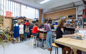 L'atelier textile chez ICI Montreuil (crédit photo : Julien Dominguez)